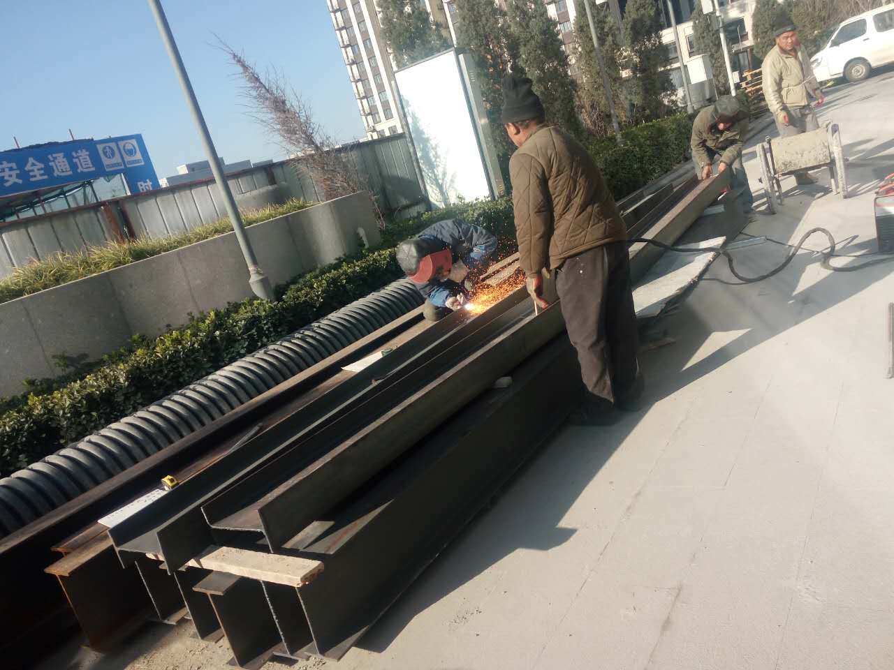 1561428230113886.jpg 2.钢材进场.JPG